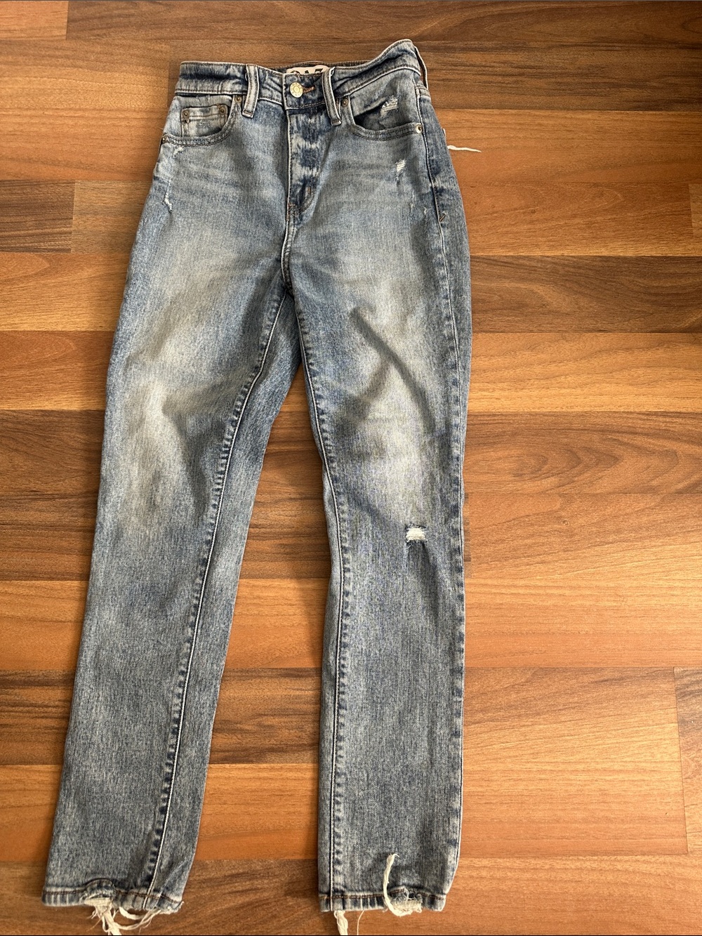 Women's Light Blue Skinny Jeans with Subtle Distress